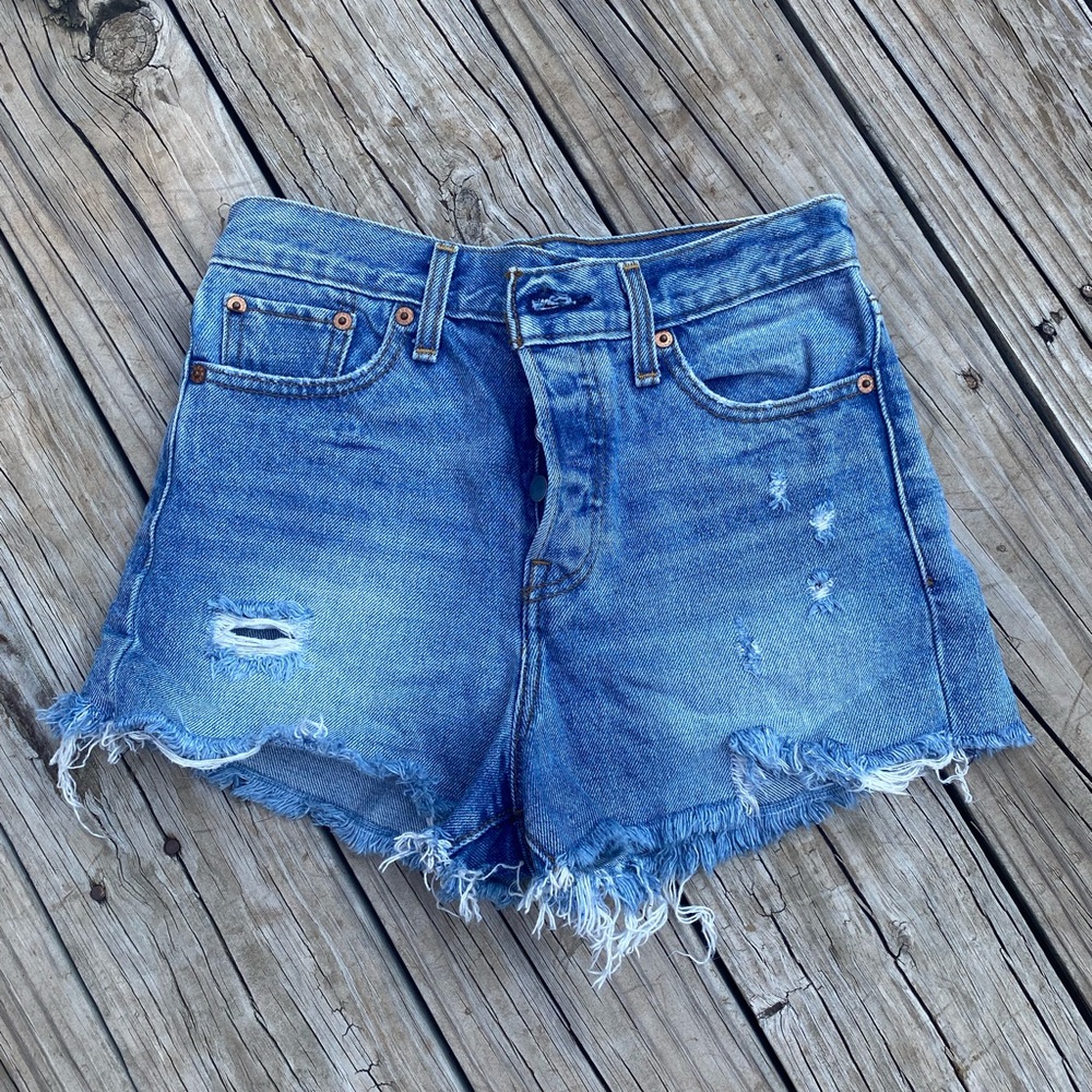 Levi’s Wedgie shorts